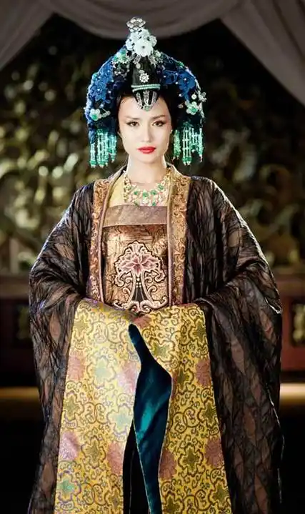 万美汐 饰 王母娘娘