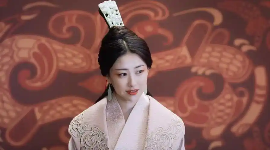 以主持人身份转型做演员,朱珠第一部电影就是跟刘德华,巩俐合作,而后