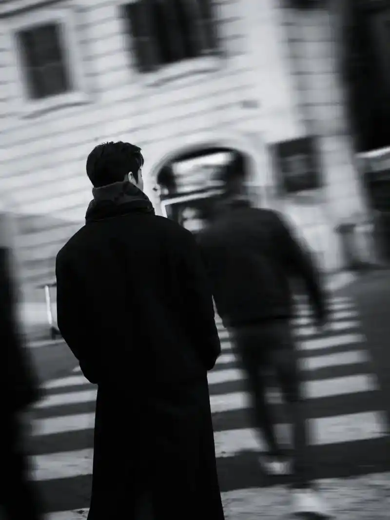 异国街头,氛围感拉满#肖战 #向全世界安利肖战 #背影 - 抖音