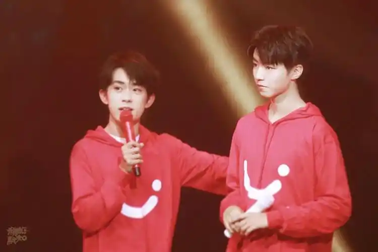 王俊凯和易烊千玺给粉丝撒了不少糖细心的你有没有get到