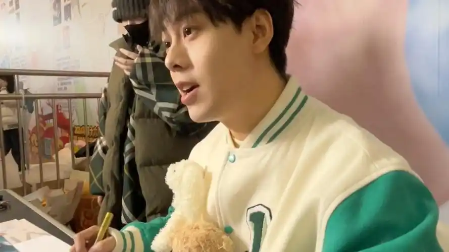 见到赵成晨啦,很帅很可爱