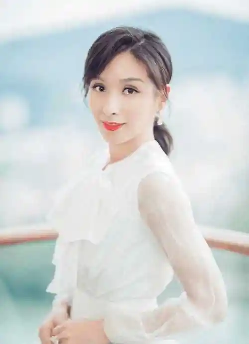 43岁杨恭如高清近照肤白胜雪她是80后心中最美女神