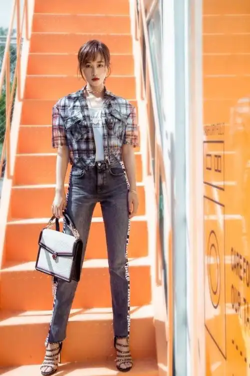 蓝盈莹这款牛仔裤简直是小个子的福利,穿上显高10cm,超想买