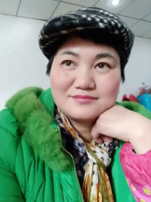 爱臭美的女人四十开外