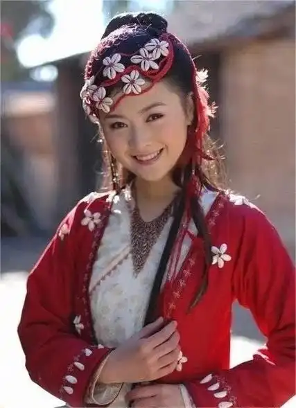 翻看沈腾老婆王琦的旧照,年轻的时候真的很漂亮,现在幸福胖也可可爱爱