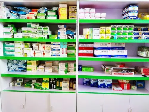 全员参与改造后崭新的药柜标签条