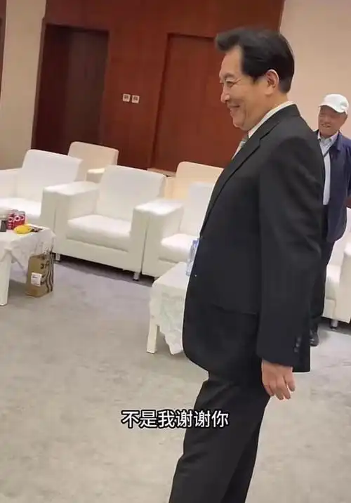 在5月24日,有媒体公布了有关唐国强夫妇的近况视频.