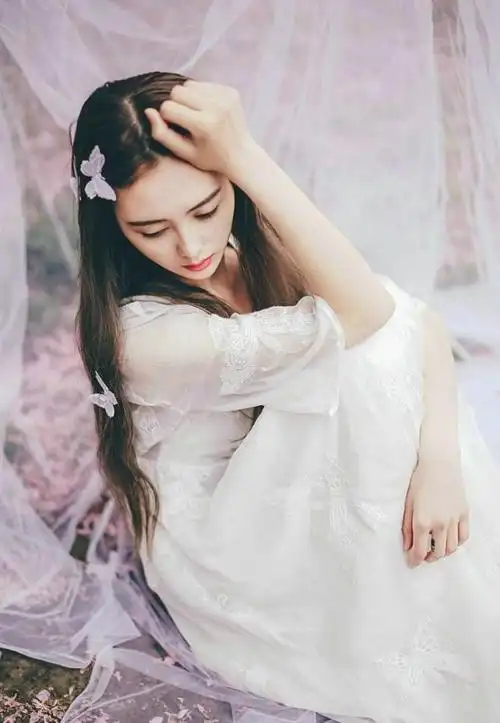 长发美女户外白色长裙清新优雅唯美写真