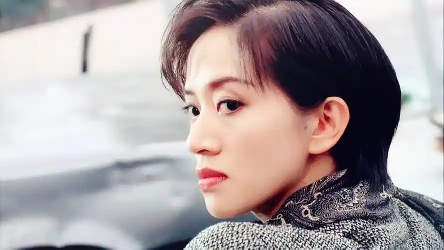 "香港女儿"梅艳芳,她是百变天后,是乐坛和影坛真正的顶尖艺人_手机