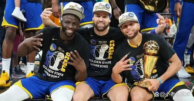 勇士三巨头搭档10年搭飞机仍同坐 格林爆汤普森行为幼稚