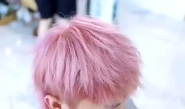 我的天啊,这个小哥哥的这粉色发型,真是太好看了