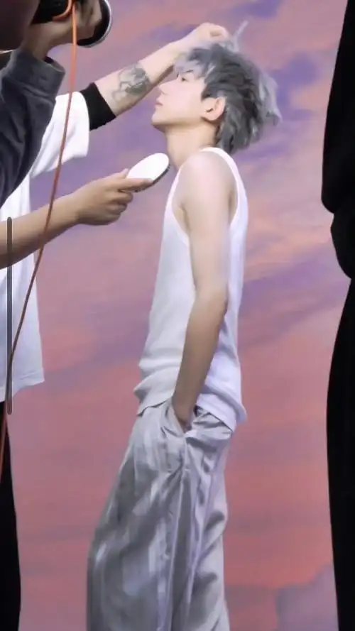 王源立夏营业照##王源加入内娱薯片了