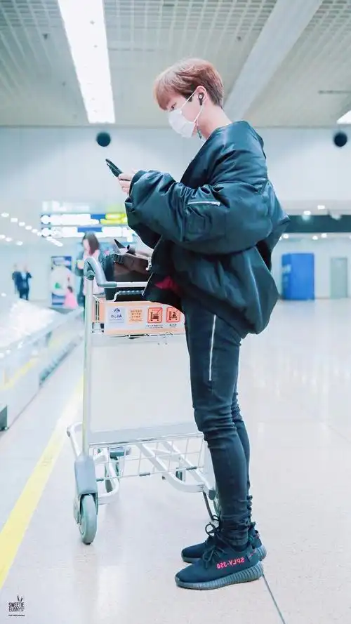 为李汶翰的腿!盖一座楼!饿了就来看看旺旺的腿!