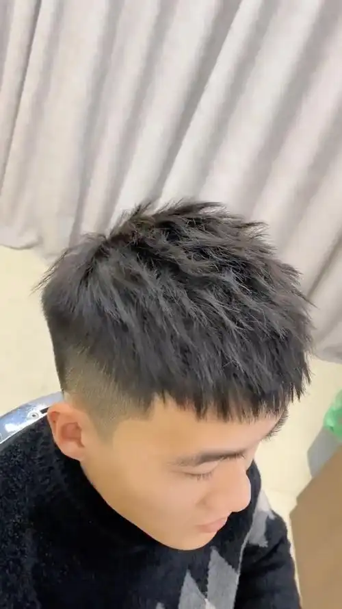 太原探店  男士碎盖飞机头 男生秋冬发型 参考碎盖飞机头长度5~8厘米