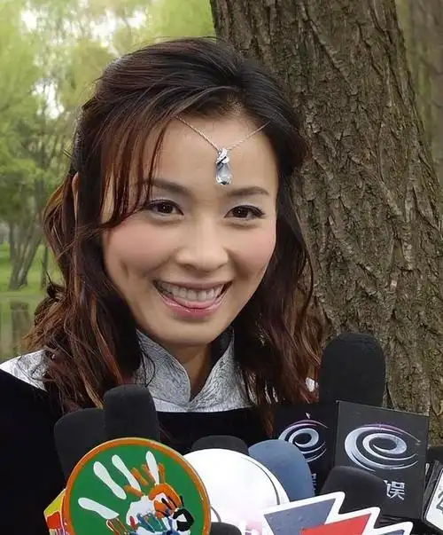 善恶终有报!曾"豪掷"17亿买楼的张庭,活成了一个"笑话"?