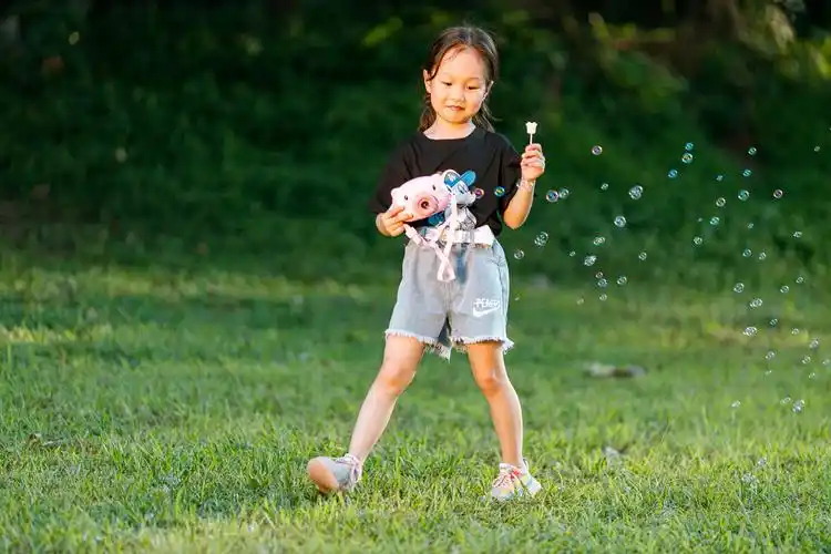 直出没有磨皮了小孩子自然真实最好