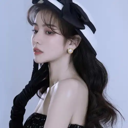 优雅迷人的女生头像