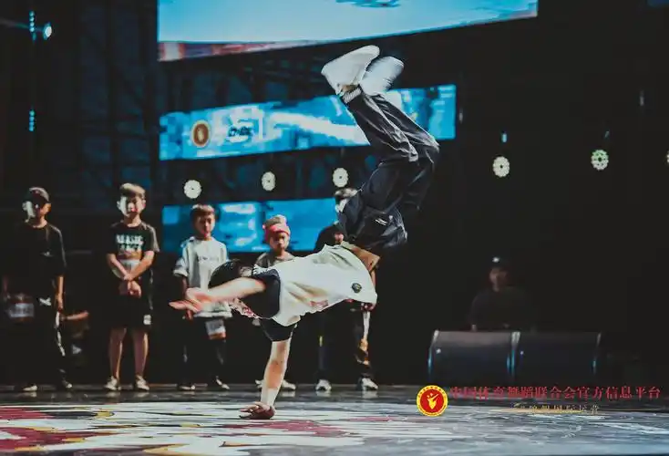 荣耀之巅直通奥运2021中国街舞联赛郑州站本土选手夺冠