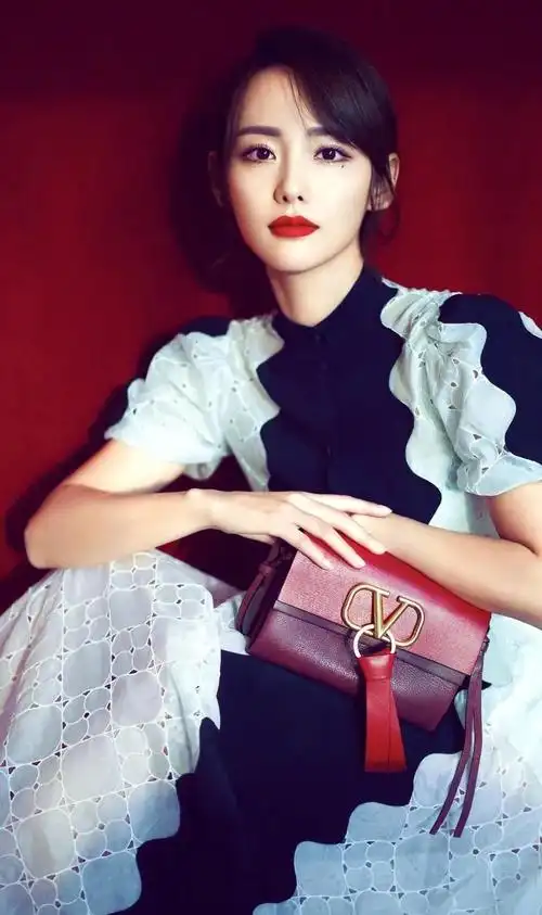 张嘉倪高清淡雅时尚写真惊艳迷人