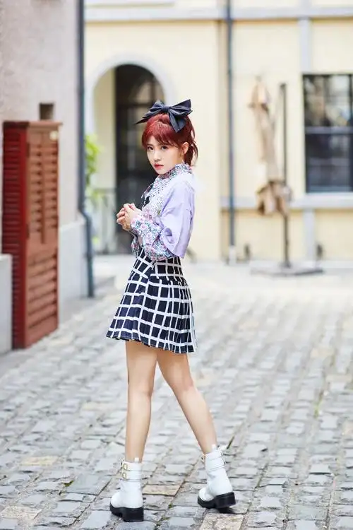 简介:赖美云超大蝴蝶结甜美少女感写真图片,分享一组赖美云图片给大家