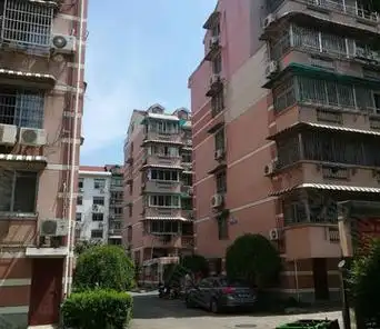 樱花园8弄边套中层1号线地铁口拎包入住送大露台 看房有钥匙