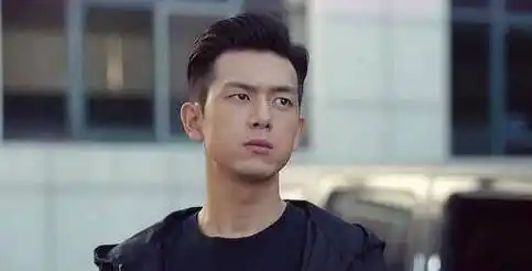 同样是当红流量男神,童年肖战圆脸肉嘟嘟超可爱,李现却不忍直视_锻炼_