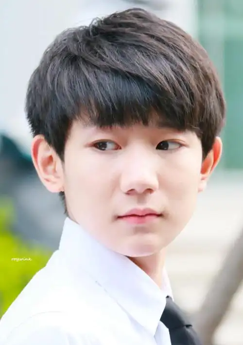 王源《超少年密码》拍摄 cr:源汁迷姨