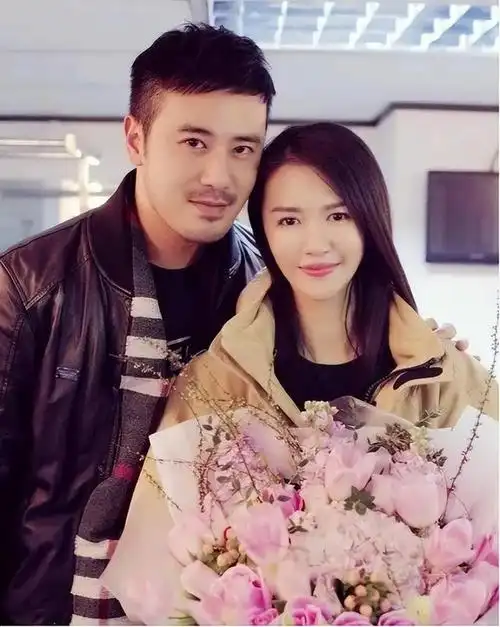 娶到"摇滚女神"谭维维,生下一双儿女,陈亦飞的生活幸福吗?