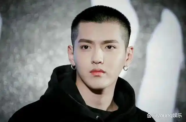 曾为知名度爆吴亦凡丑闻,如今尘埃落定都美竹发文立勇敢人设?