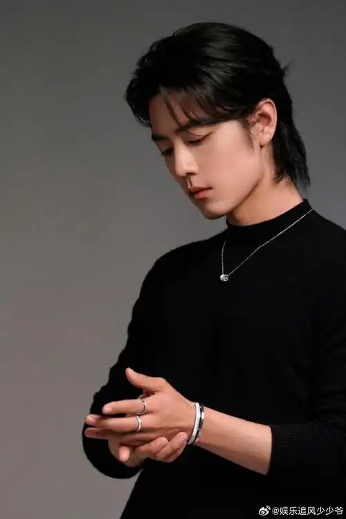 肖战侧脸线条##肖战侧颜垂眸