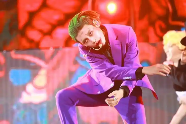 小鬼王琳凯cosplay《蝙蝠侠》小丑酷炫写真