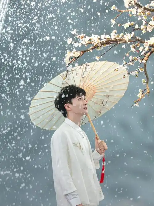 贝加尔湖畔周深李维中国好声音版