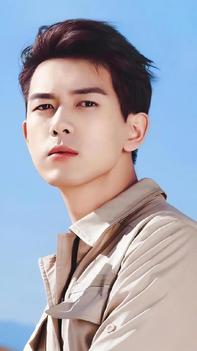 帅气男友李现时尚休闲阳光写真