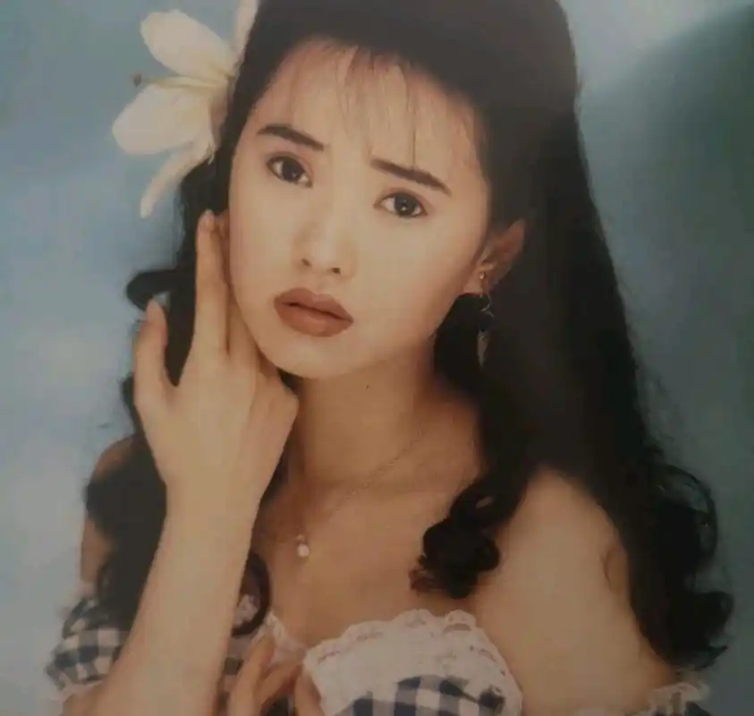 原创看到伊能静的旧照才知道什么是美了半辈子这衣品值得借鉴