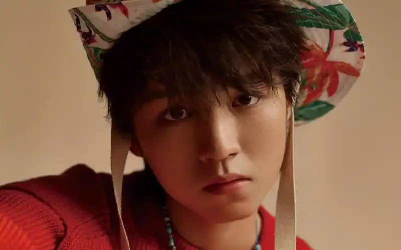 王俊凯高冷酷帅时尚休闲写真