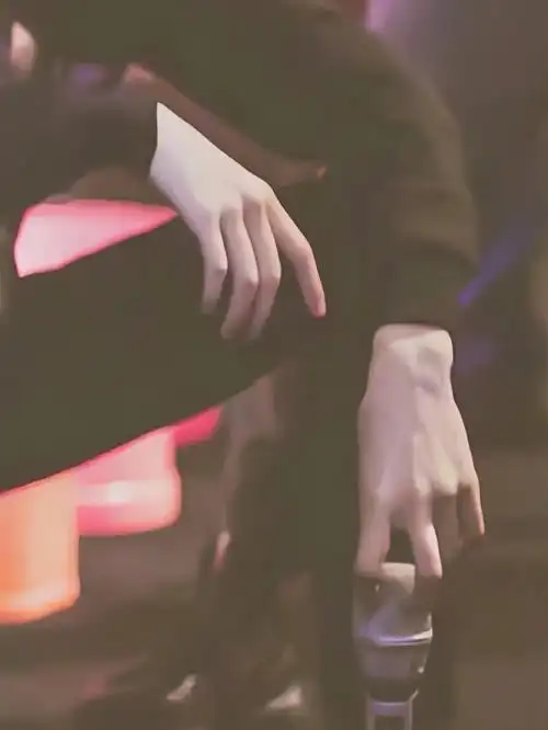 这谁顶得住啊王源的手也太鲨我了