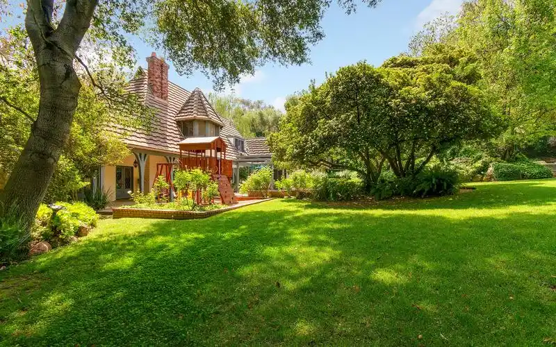 壁纸 豪宅,树,草坪,房子,绿色,阳光 2880x1800 hd 高清壁纸, 图片