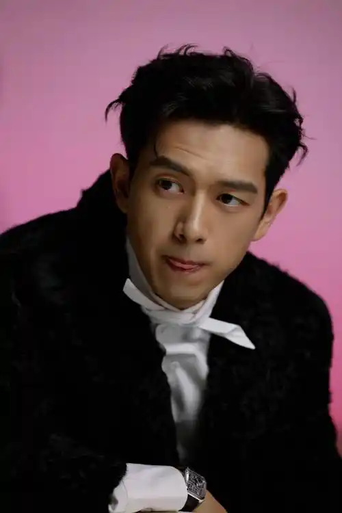 杨天真称李现长一张男一号的脸,李现的脸骨,五官,身材概括分析