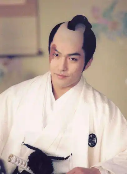 宛如地中海,古代日本男子为何流行这样的发型|武士|发髻_网易订阅