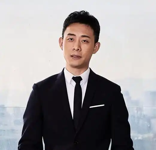 04由张提交的翻译我猜舞台下面的女生很可能已无法再接受其他男孩.