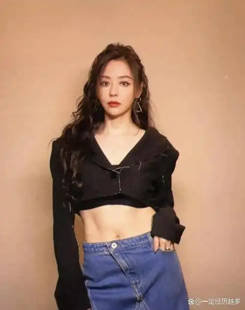 张天爱曝与张靓颖体重,两人均不过百斤,张靓颖为证最瘦晒腹肌照