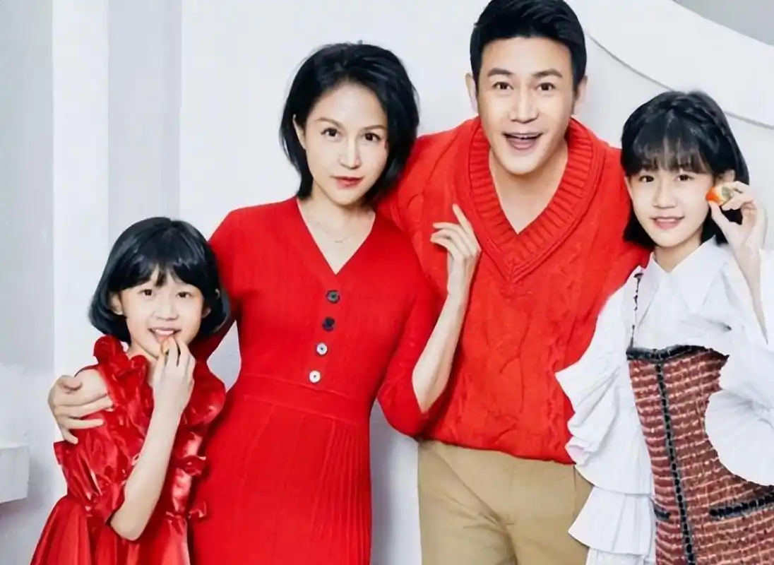 结婚17年陆毅和鲍蕾的感情故事 陆毅和鲍蕾是中国娱乐圈中的一对模范