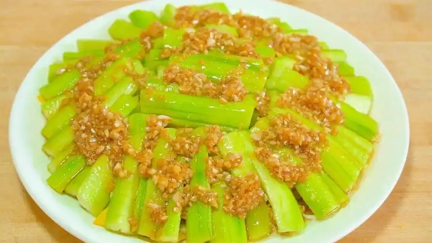 大厨教你蚝油丝瓜的家常做法丝瓜翠绿不变黑技巧全在这