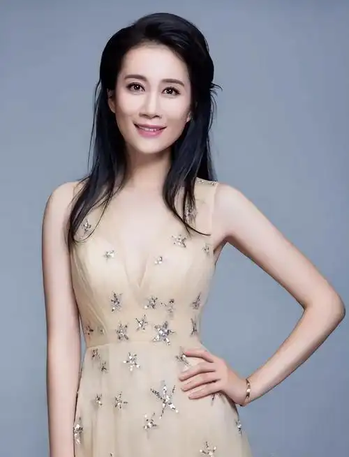 中国最干净的8位女星,不傍富豪,不滥情,个个清白干净