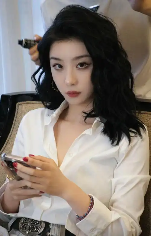 赵小棠好像霸道女总裁##赵小棠清冷仙紫氛围感大片