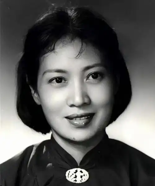 庞学勤1956年,首次出现在荧幕上,拍摄完《战火中的青春》后事业达到