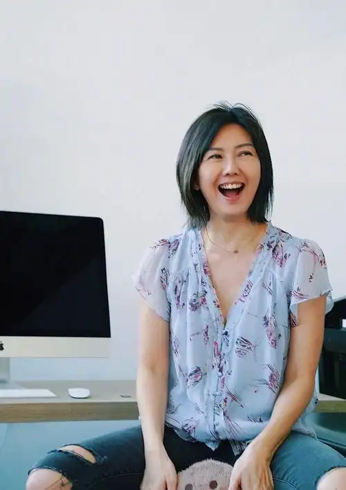 孙燕姿活出自我素颜脸蜡黄显老气却还是那么自然大方感晒照