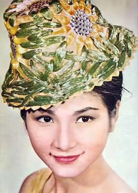 郑佩佩年轻时美得惊人神似关晓彤自曝在厕所小产流产过四次