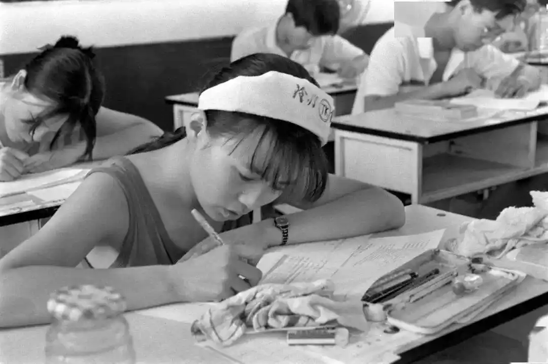 19772020年40多年前罕见高考老照片流出满满都是回忆
