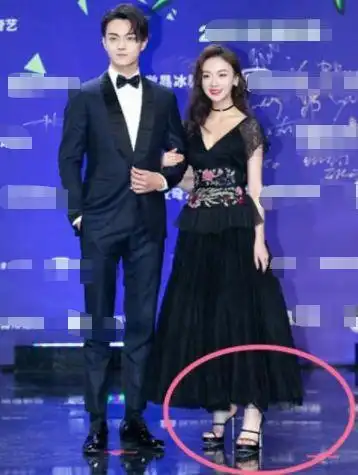 吴谨言踩15cm高跟鞋出镜这身高有165网友打死不信